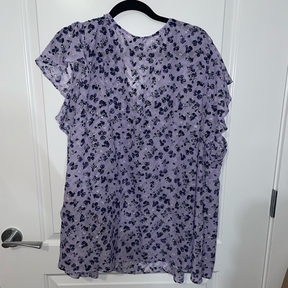Pennington’s Floral Blouse - Picture 4 of 6